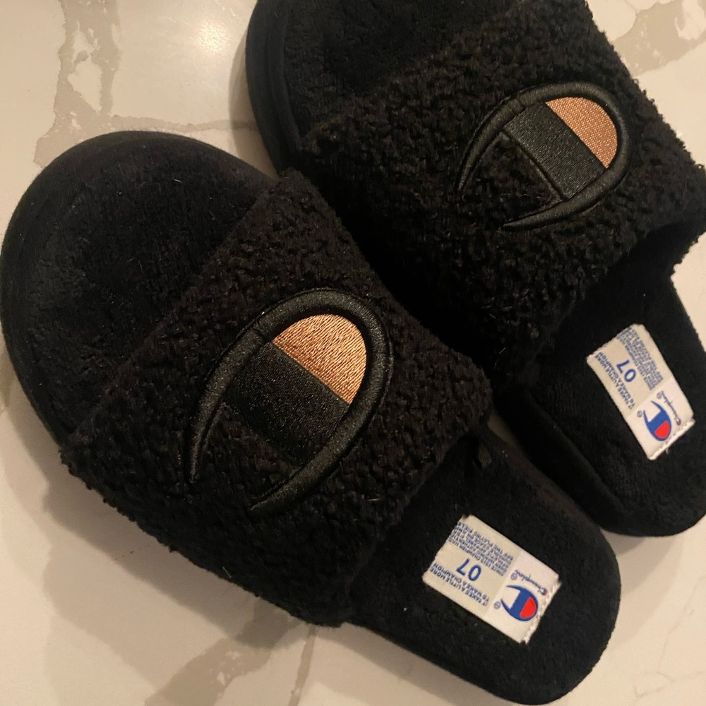 Champion woman slippers